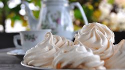 Christmas Meringues